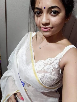 Desi Aunty Hot Pics Boobs Indian