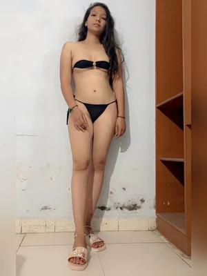 Indian Hot Girl Giving Blowjob