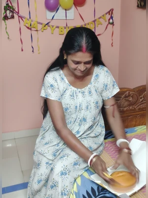 Desi Indian Milf aunty moaning and enjoying Leak Viral  #India #Indian # Indian Girl #Mallu #Slim