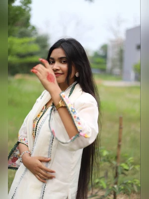 14-bangladeshi_tanker_gf_pressing_boobs_-_porn_-_erome_12.jpg