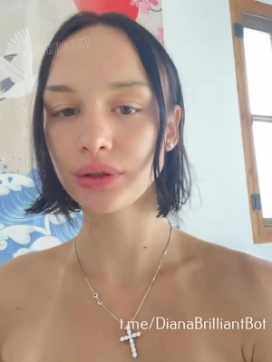 Diana Shurygina shows sexy body