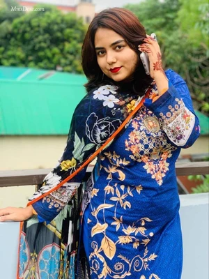 Bangladeshi Chubby Aunty Fingering in her hairy pussy and helping masturbation to her boyfriend🥵