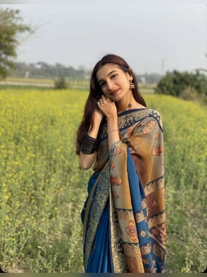 Bangladeshi village Muslim Girl showing her pussy and fingering in video call😻