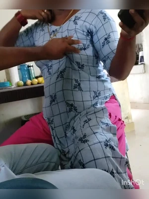 Tamil desi aunty boobs jiggling hot