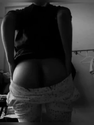 Indian teen showing boobs and big ass black and white leaked