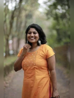 Kerala TVS sales girl nude selfie