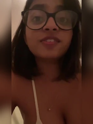 Hot Sri Lankan Women Fucked By Her Boyfriend in Hotel