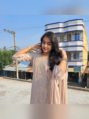 Cute bangladeshi gf Oroni boobs viral