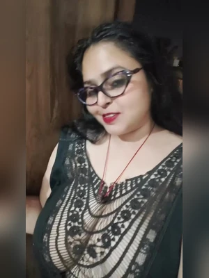 Large Tanker Girlfriend Poonam Choudhary Revealing Her Big Cleavages