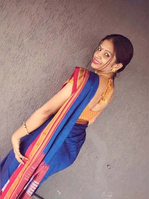 Sexy bold bhabhi nude boobs.