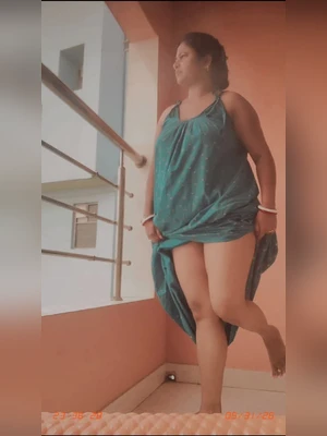Stylish Pinki Trying Balcony Dare