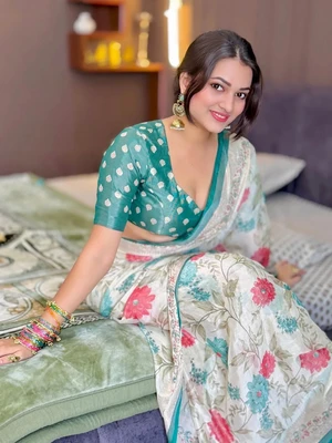 7-sari_blouse_petticoat_20260324_224659.jpg