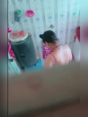 Spy mom bathing
