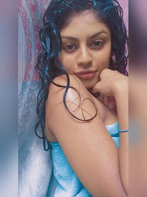 Desi Cute Beautiful Cuckold Sexy Instagram Influencer Homemade Modeling Full Nude Show, Fingering