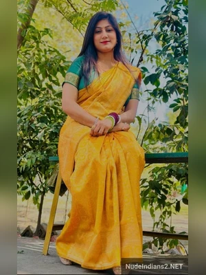 Sexy indian kolkata teacher big boobs hot cleavage with milky tits