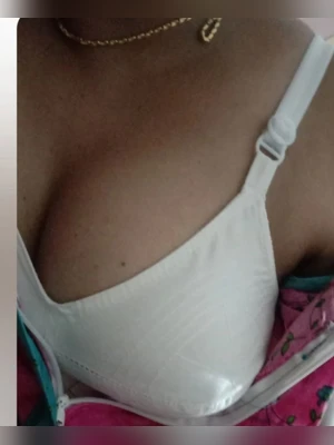 Mallu wife bra pic shared by husband