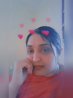 Desi Cute Beautiful Cuckold Sexy lesbian Instagram Influencer Homemade Modeling Full Nude Show, Fingering