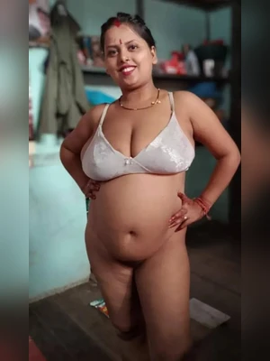 Desi Cute Beautiful Cuckold Sexy lesbian Instagram Influencer Homemade Modeling Full Nude Show, Fingering