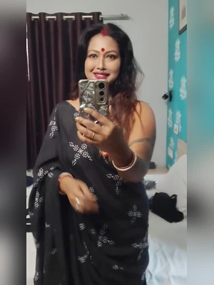 Boudi is Sharing Her First Horny Look