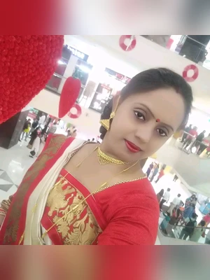 Bengali Homely Housewife from Kolkata Self Exposing Herself Naked in Toilet