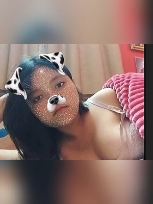 Can anyone post her video pics