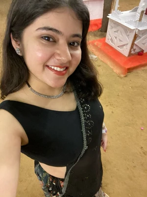 Indian Chubby Lady showing her big boobs taking snap nudes showing her boyfriend🥵😘