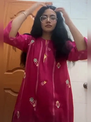 Chashmish ki sexiest strip tease showing big ass and stunning figure