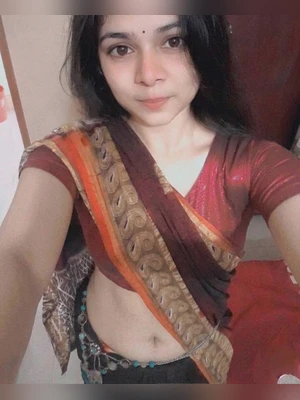 Super sexy Bangladeshi gf showing her perfect boobs and hot figure