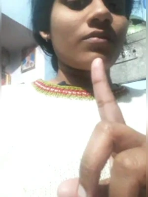 Desi chudakkad randi bhabhi showing her big melons and chubby belly