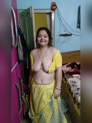 Chubby bengali boudi