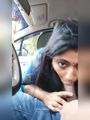 Mallu aunty sucking in car outdoor