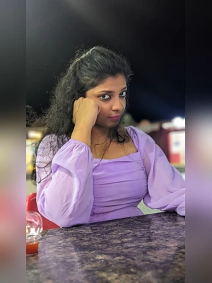 Beautiful kerala Mallu desi Indian teen college girl leaked blowjob with her lover in hotel room leaked viral