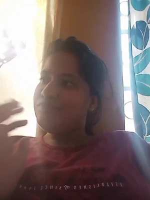 Desi girl showing armpit and ass