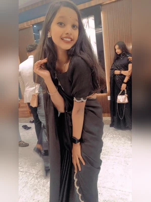 Desi petite girl showing boobs