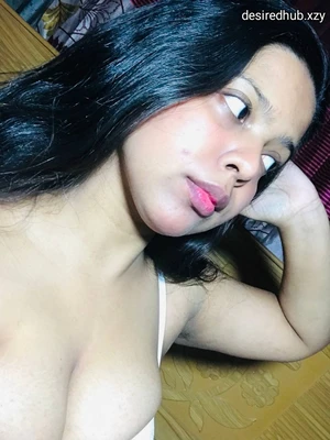 Bangladeshi woman showed her boyfriend a video of her naked body. #Bangladeshi #bangla #mms #boy