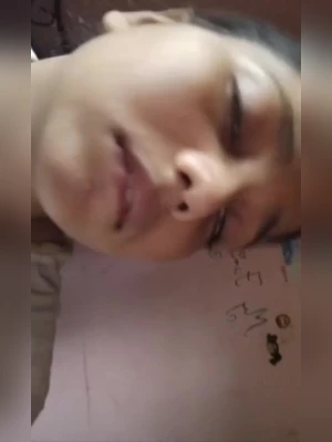 Desi gf showing her pussy