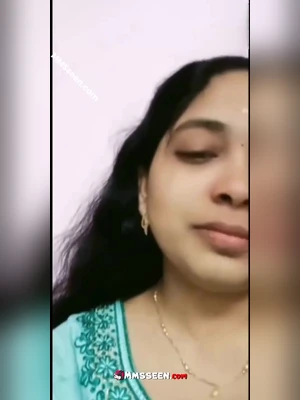 Mallu girl showing her assets