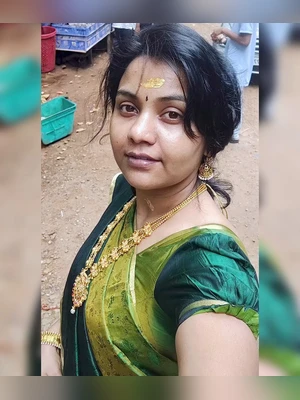 Chubby Desi Tamil Rich Slut Nude Pictures Selfies Leaked