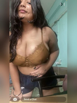 Indian Hot Fat juicy chubby Escort girl showing her big boobs making nude snap in mirror making sexy video in toilet and put dick in pussy hole🙈