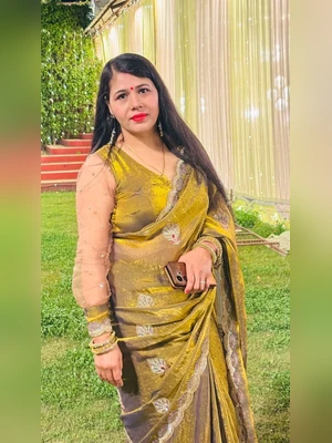 Beautiful hot women saree