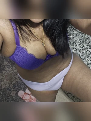 Mallu aunty cleavage show