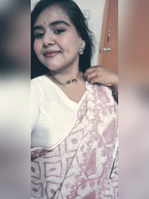 Bangladeshi Hot Chubby Fat Girl showing her big juicy boobs and saree pictures bath videos