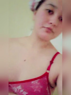 Bangladeshi Hot Chubby Fat Girl showing her big juicy boobs and saree pictures bath videos