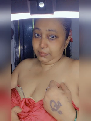 Sexy indian huge boobs chubby aunty hot pics